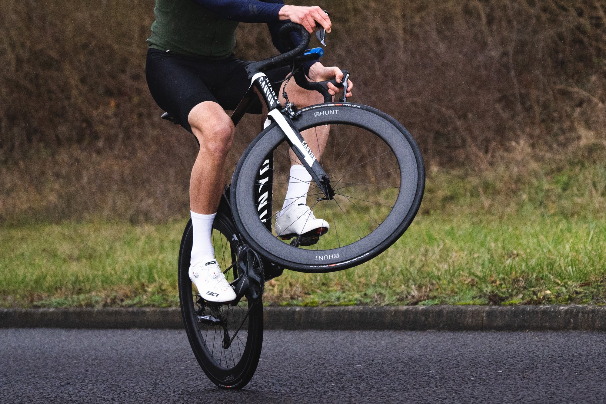 HUNT 62 Carbon Aerodynamicist Wheelset - Image 11